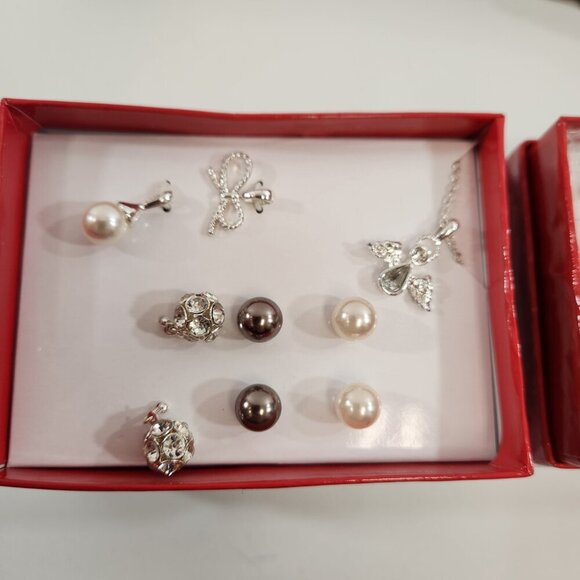 Avon Winter Wishes & Holiday Christmas Jewelry Bundle NEW - Picture 3 of 10